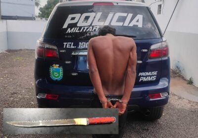 Homem é levado à delegacia após ameaçar gerente com faca em alojamento de Ribas